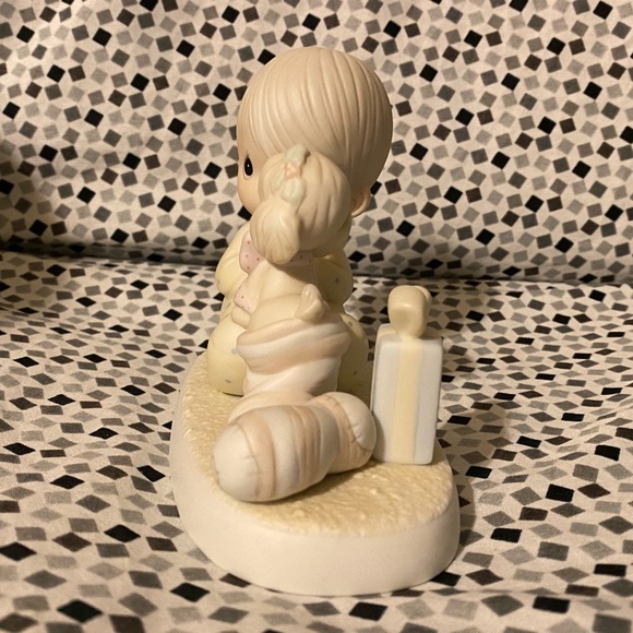 The Greatest Gift Is A Friend- Precious Moments - Picture 3 of 6